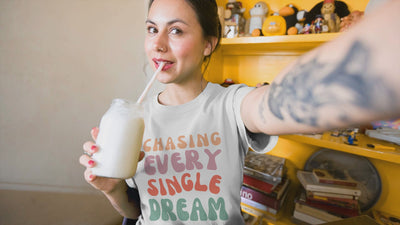 À la poursuite de chaque rêve - T-shirt unisexe teint en vêtement